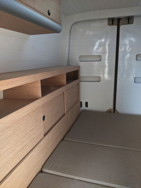 DREAM RACER BOATS custom-furnitures-bed-room-spinter-mercedes-4WD Yachting and Caravanning, same Know-How : Tailor-Made Layout Featured  