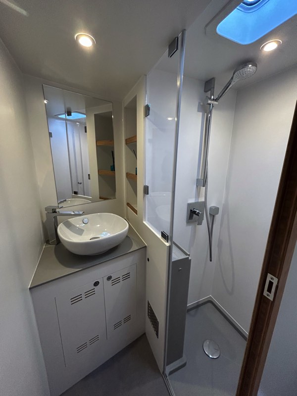 salle de bain séparé des wc voilier aventure croisière