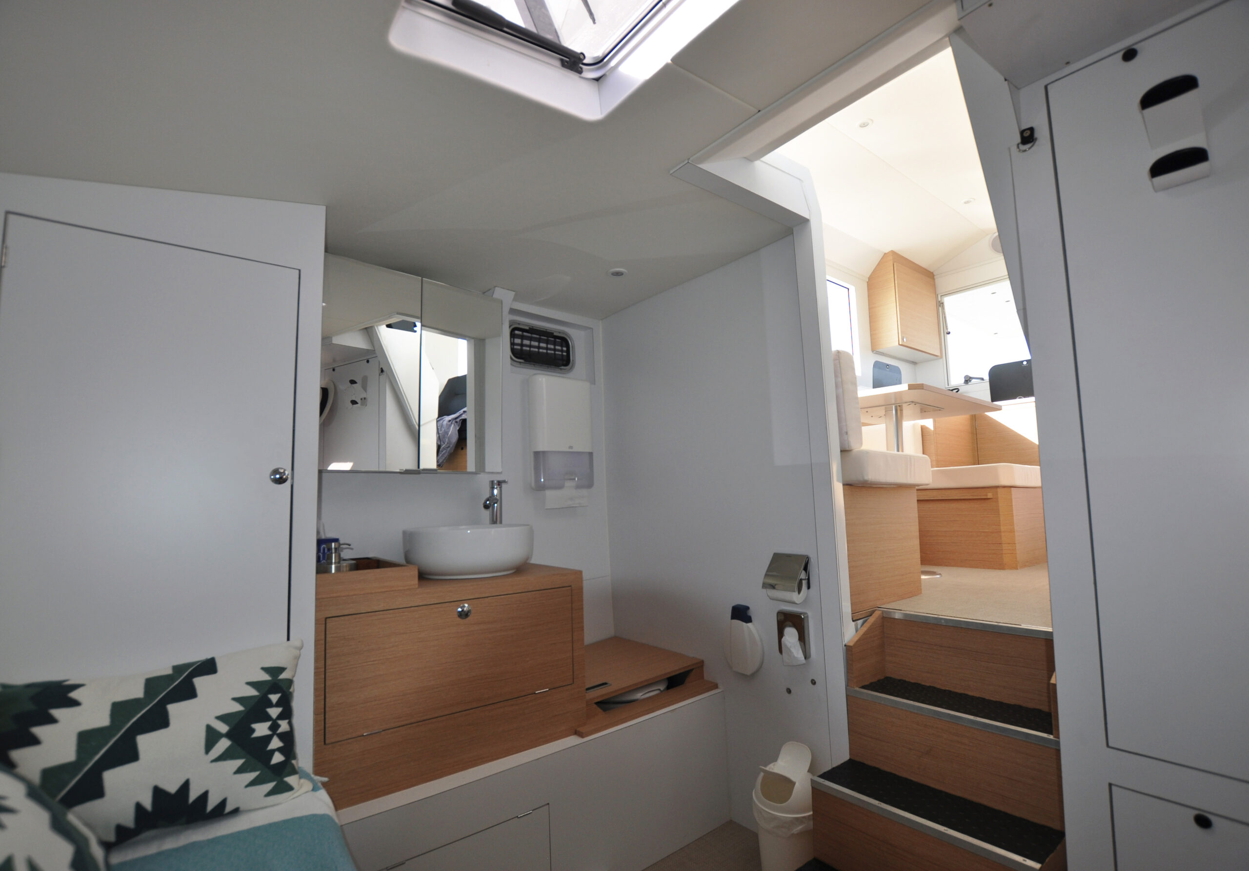 layout adapted for charter and owner-boats