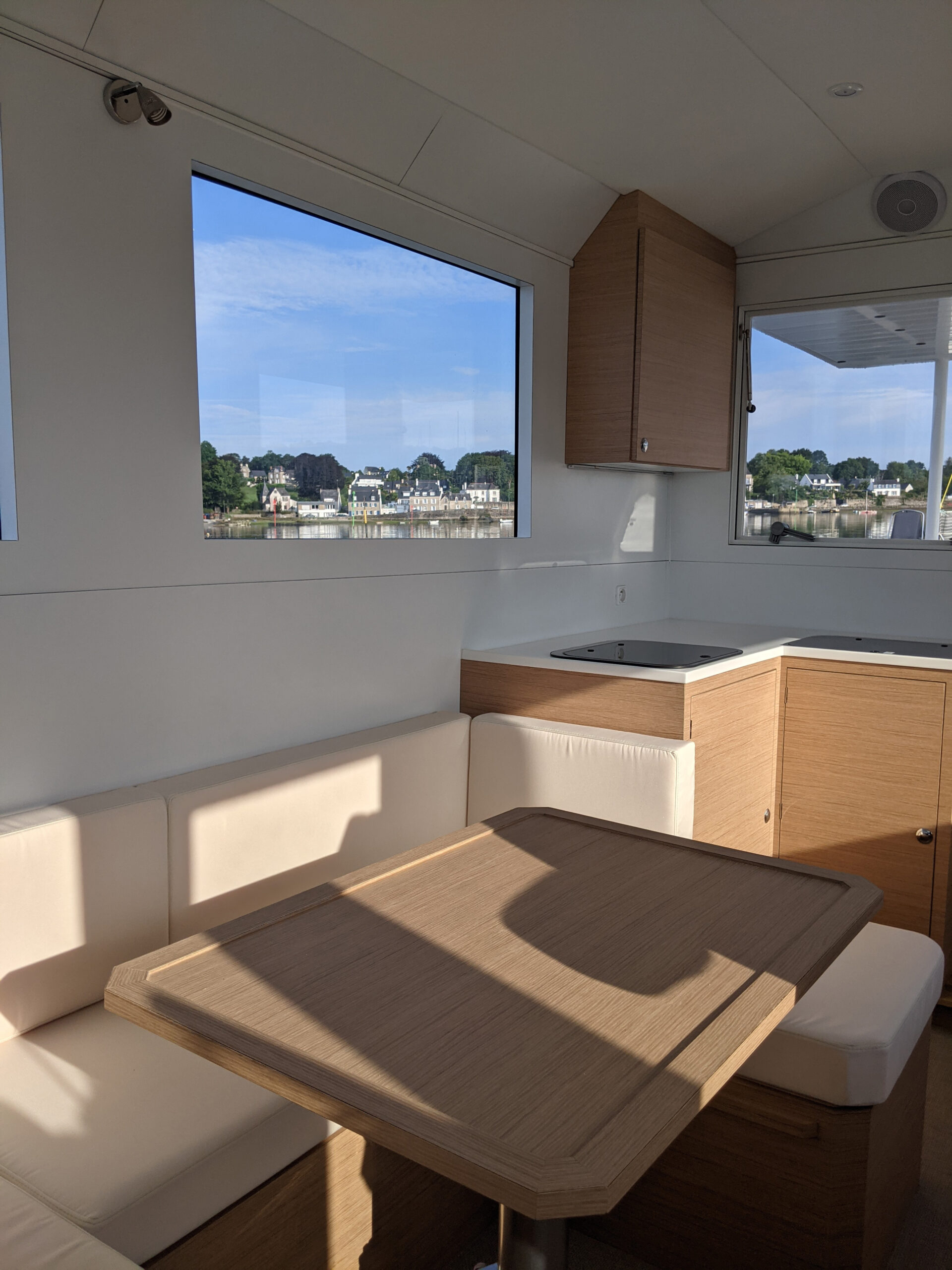 saloon table convertible into double bed pleasure boat