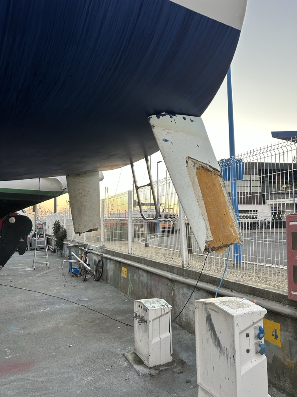 safran de remplacement pour avarie, maintenance, attaque orque, réparation, changement, chantier naval